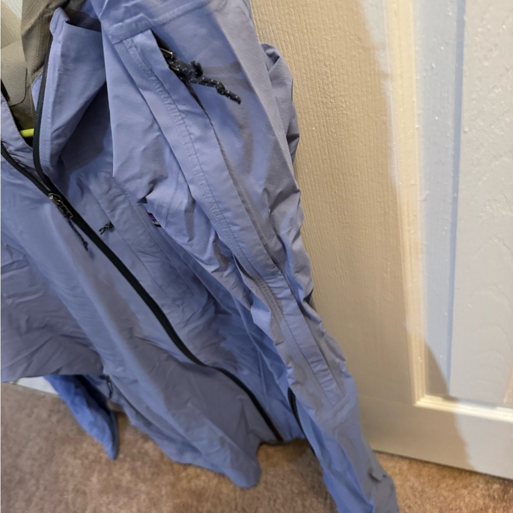 Patagonia Light Purple Hooded Rain Jacket - Picture 2 of 8
